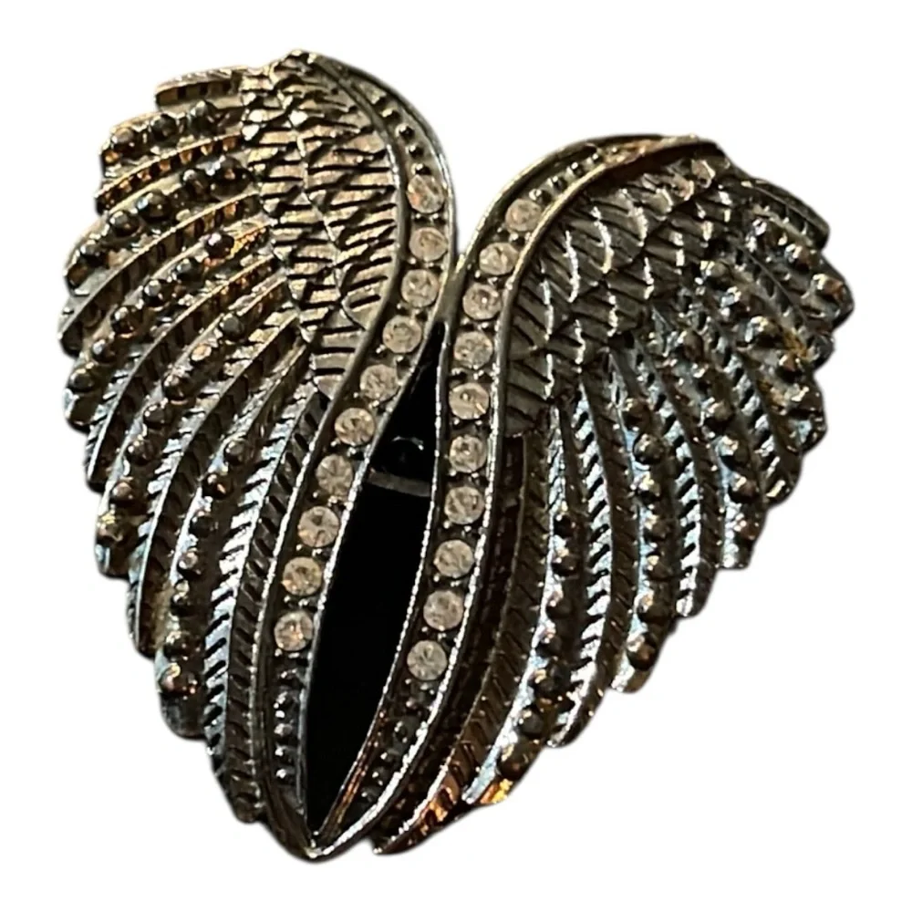 Silver Angel Wing stretch ring with Rhinestone Embellishments - Picture 3 of 5